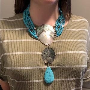 Chico’s teal women’s seashell necklace